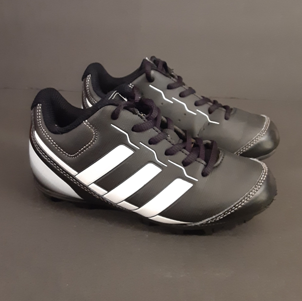 ADIDAS Kids RUNDOWN, Black/White, Cleats, Size 11K.
